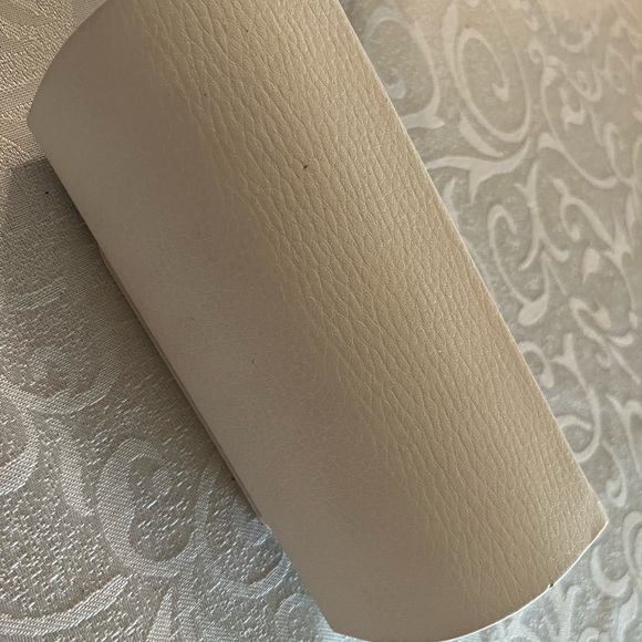 Michael Kors  Sunglasses White Case - Picture 4 of 4